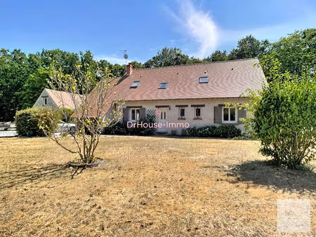 huisseau-sur-mauves  maison familiale de plus de 164 m2 avec 8 600 m² de terrain et bois -