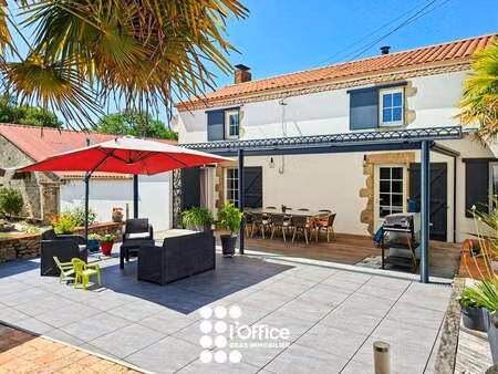 vente maison à sainte-flaive-des-loups (85150) : à vendre / 299m² sainte-flaive-des-loups