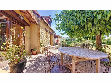 exclusivite: a plazac  ensemble de maisons totalisant 257m2. 6 chambres. 6 salles d'eau. c