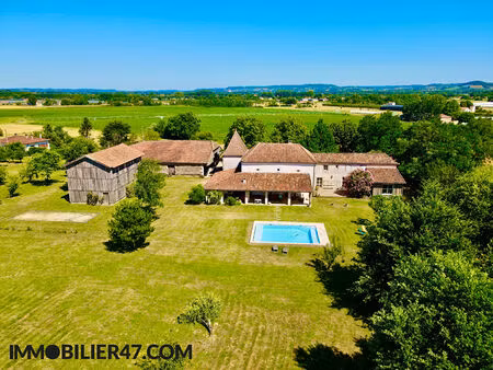 propriété avec dependances et piscine