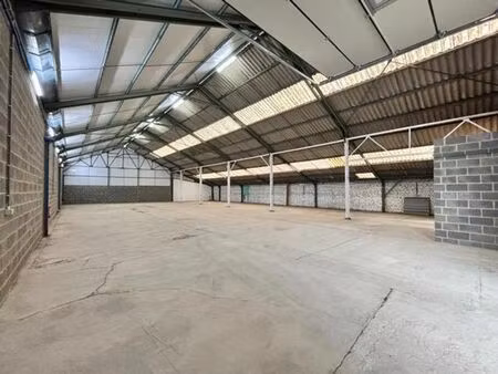 entrepot à louer manage