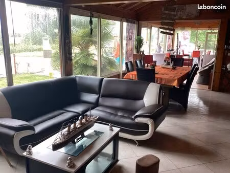 maison atypique dans jolie cadre