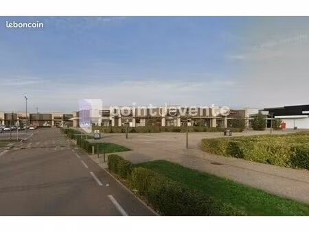 local commercial 740 m²