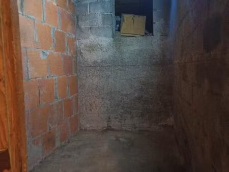 cave 4 m² (9/10 m3)  facile d'accès  lumière  sol dur et bon état. toulouse proche métro e