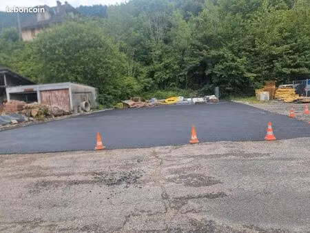 terrain d'activités où bien de stockages dans une cour privé pour commerce de véhicule ou 