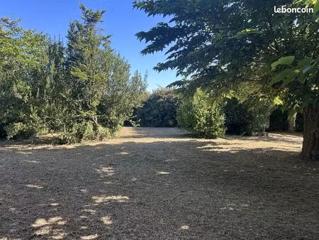 terrain 838 m² mas-saintes-puelles