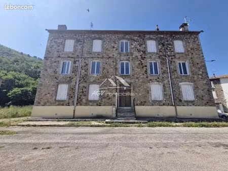 immeuble 24 pièces 375 m²