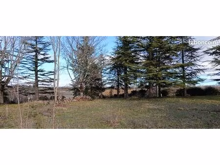 vous recherchez la tranquillité ? voici 2 terrains à bâtir viabilisés à aureville qui vous