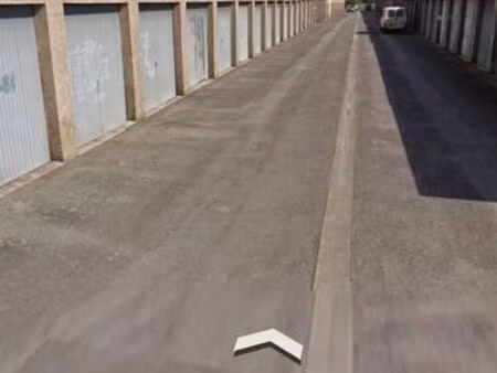 cherche garage à vendre à acheter à yu