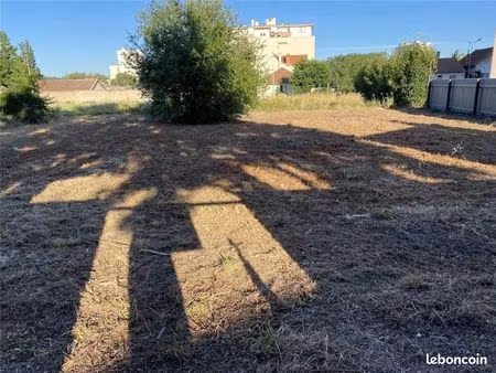 terrain 637 m² vichy