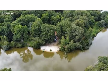 restaurant bar camping* en pleine forêt (avec chênes centenaires) d'environ 10 ha (100 000