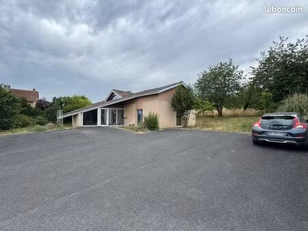 local professionnel pour profession libérale ou commerce  situé à ruelle sur touvre  avec 
