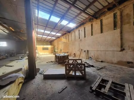entrepôt 716 m² luneray