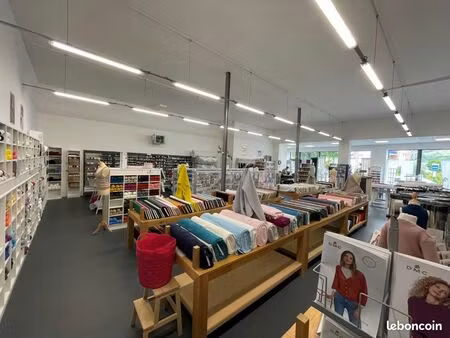 local commercial 200 m² eu