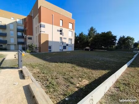 parking/box 343 m² poitiers