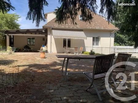 villa 8 pièces 208 m²