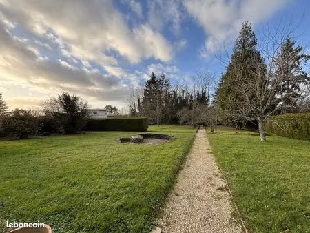 terrain 1575 m² champvans