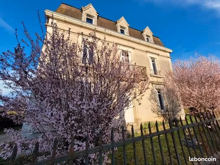 maison 8 pièces 244 m²