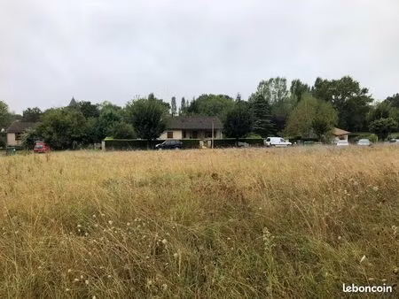 terrain 1632 m² assier