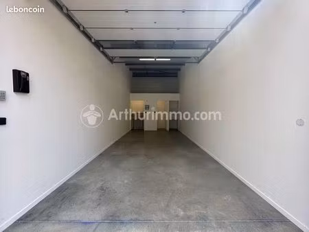 parking/box 1 pièce 28 m²