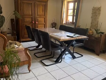 maison sans travaux au calme accolee un cote