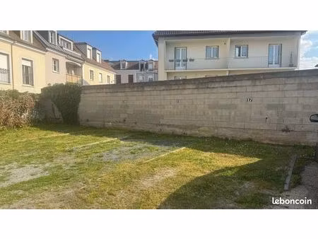 parking 10 m² pontault combault