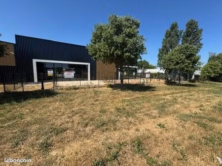 local 250 m² saint-cannat