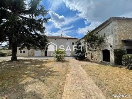 maison 9 pièces 225 m²