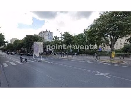 commerce cadeaux/fleurs 150 m²