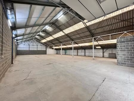 surface industrielle à louer à manage (vbc96432)