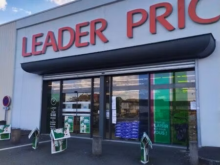 local commercial 1057 m² vibraye