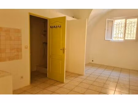 location appartement  m² t-1 à sernhac  392 €