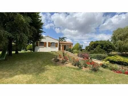 vente maison à cheffois (85390) : à vendre / 118m² cheffois