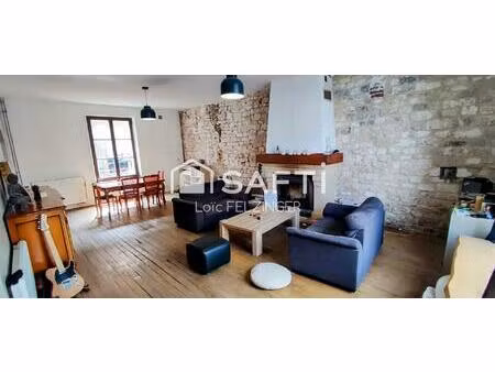 maison 240m2  6 pièces  4 chambres.