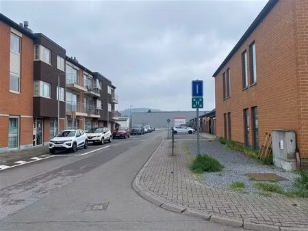 1 emplacement de parking en sous-sol à andenne