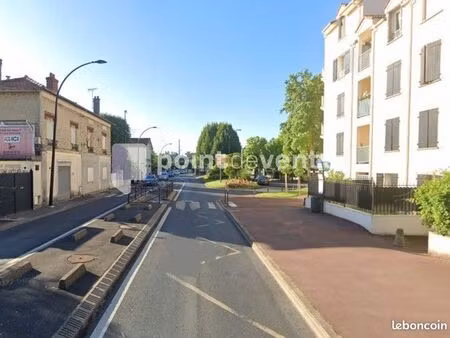 local commercial 133 m²