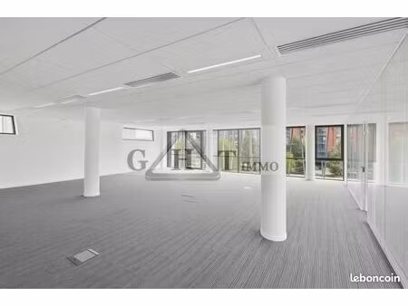 bureaux 823 m²
