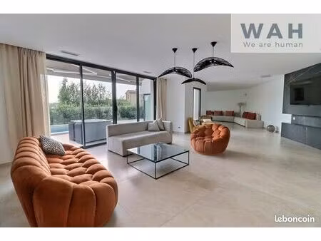 villa 5 pièces 220 m²