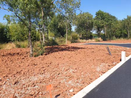 terrain constructible viabilisé au luc