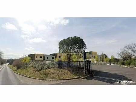 local d'activité 1 068 m²