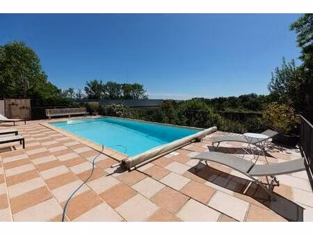 ensemble immobilier : 2 maisons  terrain et piscine