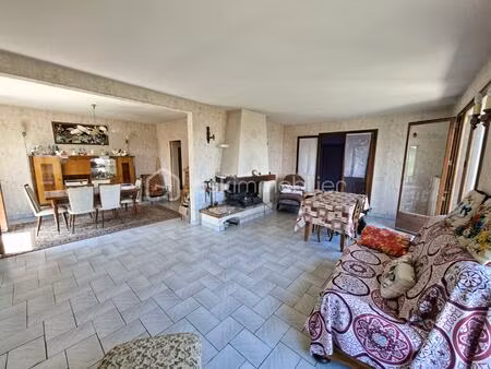 maison de 181 m² à allemant