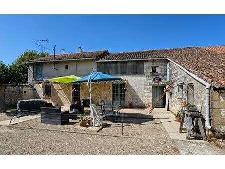 maison la roche-rigault m² t-3 à vendre  75 000 €