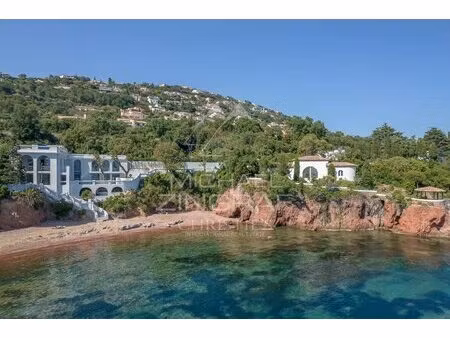 proche cannes - villa pieds dans l'eau