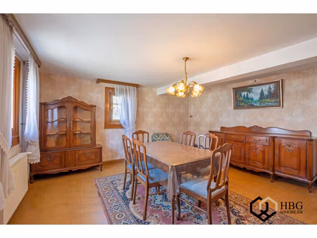 maison traditionnelle à fort potentiel avec granges et terrain constructible