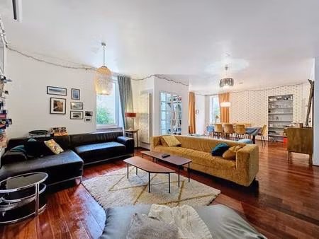 belle maison bourgeoise avec piscine