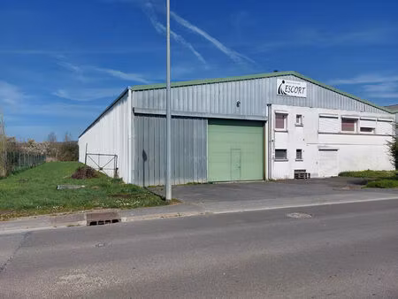 à vendre - local d'activité d'environ 1 823 m² - proche axes autoroutiers