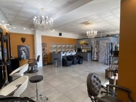 vente local commercial 58m2 ille-sur-têt 66130 - 55000 € - surface privée