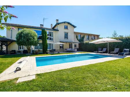 à vendre - maison familiale de 165 m² avec piscine et grand jardin à brignais (69530)