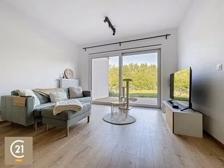 appartement neuf une chambre avec terrasse et jardin